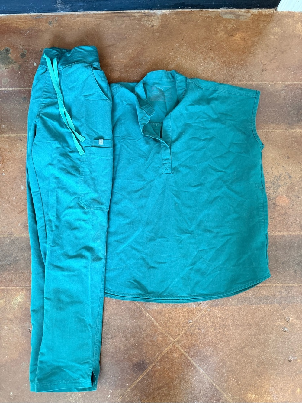 Figs Teal Green Scrub Top & Pants Set